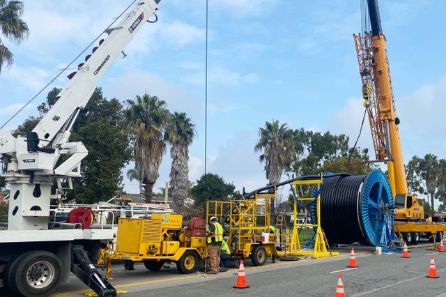 대한전선이 미국에서 케이블 포설을 하고 있다. / 사진=대한전선