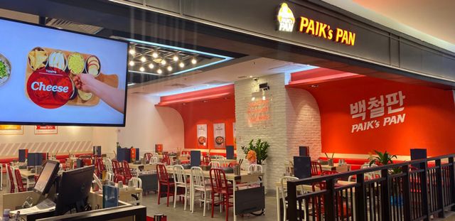 더본코리아가 닭갈비 전문 브랜드 '백철판0410'의 국내 영업을 종료했다. 백철판0410 베트남 하노이점 내부 전경./사진=더본코리아 누리집 갈무리