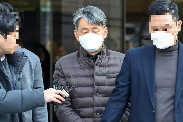 구속 집행정지 신청 불허로 인해 조지호 경찰청장이 13일 법원에 보석을 청구했다. 사진은 조 청장이 지난해 12월13일 서울 서초구 서울중앙지방법원에서 열린 영장실질심사를 마친 뒤 호송차로 향하는 모습. /사진=뉴스1