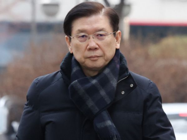 박종준 전 대통령경호처 경호처장이 세 번째 경찰 소환 조사를 받는다. 사진은 박종준 전 대통령 경호처장이 13일 오전 서울 서대문구 경찰청 국가수사본부에서 조사를 받기 위해 출석하는 모습. /사진=뉴시스