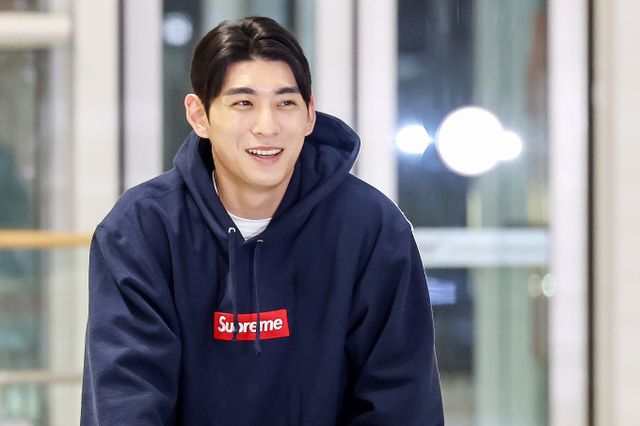 몸 컨디션을 회복한 야구선수 이정후가 올 시즌 좋은 성적을 낼 수 있도록 노력하겠다고 밝혔다. 사진은 이정후가 지난 13일 인천국제공항을 통해 출국하는 모습. /사진=뉴스1