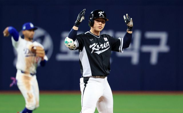 미국 메이저리그(MLB)로 진출한 야구선수 김혜성이 오는 14일 미국으로 출국해 LA다저스 스프링캠프에 합류한다. 사진은 지난해 3월18일 서울 고척스카이돔에서 열린 팀 코리아와 LA다저스의 MLB 서울시리즈 연습 경기에서 2루타를 친 김혜성의 모습. /사진=뉴스1