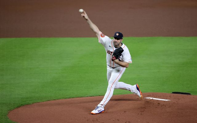 메이저리그 통산 300승에 도전하는 저스틴 벌랜더가 2025시즌 제기를 자신했다. 사진은 휴스턴 애스트로스 소속으로 활약한 저스틴 벌랜더의 모습. /사진=로이터