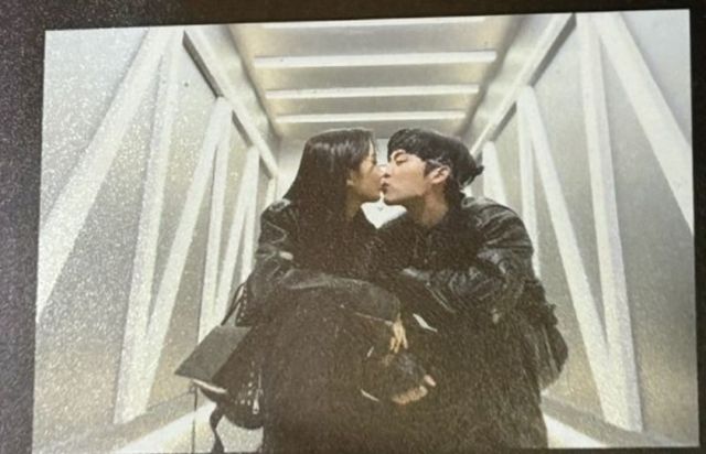 배우 문가영·최현욱 뽀뽀 사진이 유출됐다. /사진=온라인커뮤니티