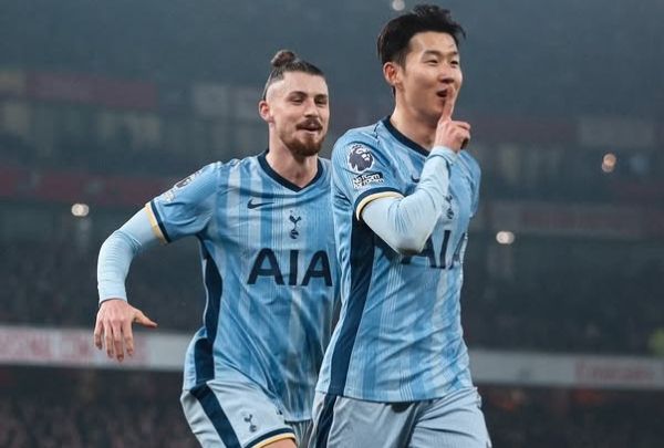 손흥민이 아스널과 '북런던 더비'에서 선제골을 터뜨렸지만, 토트넘 홋스퍼는 두 골을 허용하며 역전패했다. 사진은 손흥민이 아스널과 원정 경기에서 전반 25분 선제골을 터뜨린 후 기뻐하는 모습. /사진=토트넘 홋스퍼 인스타그램 캡처