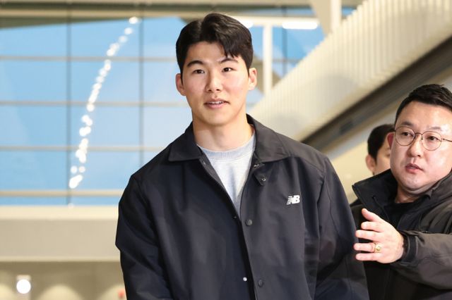 미국 진출의 꿈을 이룬 김혜성이 LA다저스 스프링캠프에 합류 할 예정이다. 사진은 14일 인천국제공항을 통해 미국으로 출국 중인 김혜성의 모습. /사진=뉴스1