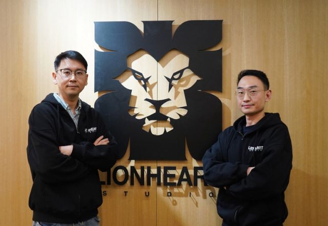 지난 14일 발할라 서바이벌 기자간담회에 나선 고영준 라이온하트 스튜디오 총괄 PD( 왼쪽)와 박용혁 사업 팀장. /사진=라이온하트스튜디오 