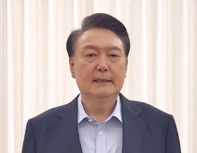 윤석열 대통열이 고위공직자범죄수사처(공수처) 출석하기 전 국민의힘 의원들을 만나 정권 재창출을 당부했다. 사진=대통령실 제공 영상 캡처