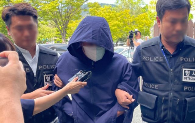 태국에서 한국인 관광객을 납치해 살해한 뒤 시신을 은닉한 혐의로 기소된 일당 3명에게 중형이 선고됐다. 사진은 지난해 9월 영장실질심사 출석 모습. /사진=뉴스1