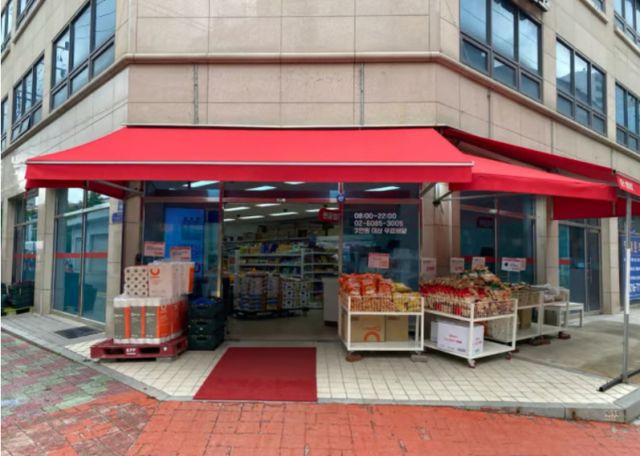 이랜드리테일이 신선 특화 매장인 킴스편의점 가맹 사업을 올 1분기 시작한다. 사진은 킴스편의점 염창점 전경. /사진=이랜드킴스클럽