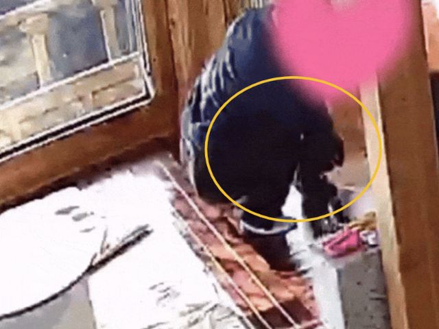 손님이 반납한 쟁반 위에 있던 휴지 더미가 알고 보니 아이의 소변을 닦은 것으로 드러나 충격을 주고 있다. /사진=SNS 갈무리