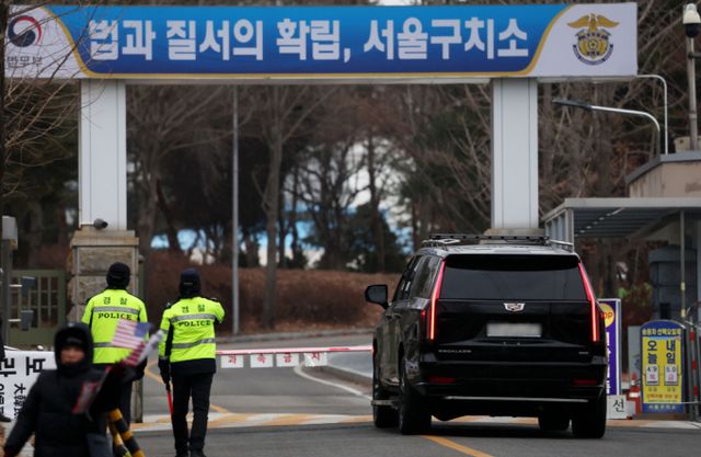  내란 수괴(우두머리) 혐의로 구속영장이 청구된 윤석열 대통령이 영장실질심사에 출석하지 않을 것으로 보인다. 사진은 윤 대통령이 수감중인 서울구치소 정문. /사진=뉴시스