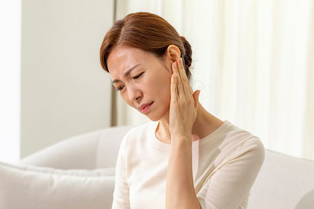 귀에 원인 모를 찌르는 듯한 통증이 계속되던 네팔 20대 여성이 원인이 진드기 였다는 사실을 뒤늦게 알게 된 사례가 전해졌다. 사진은 내용과 관련 없음. /사진=이미지투데이