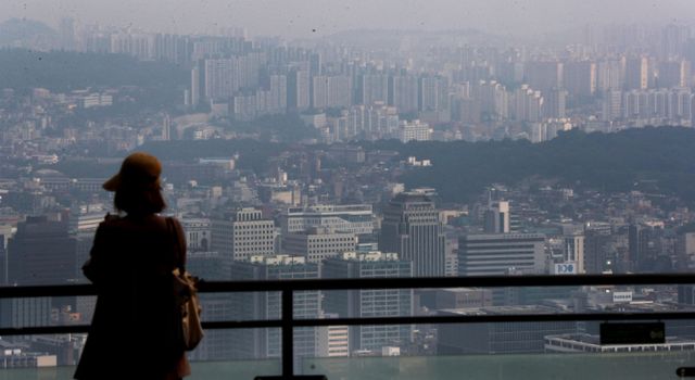  다음주 전국에 총 3411가구의 아파트가 공급된다. 26일 서울 중구 남산에서 서울 아파트 단지가 보이고 있다./사진=뉴시스