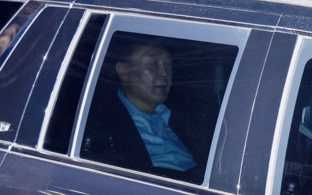  법원이 윤석열 대통령에 대한 구속영장을 발부함에 따라 윤 대통령은 향후 미결 수용자 대우를 받는다. 사진은 지난 15일 공수처 조사를 마친 후 서울구치소로 향하는 윤 대통령. /사진=뉴스1