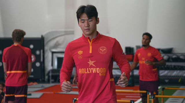 2004년생 수비수 김지수가 2경기 연속 교체 출전에 성공했다. 사진은 훈련 중인 김지수의 모습. /사진=브렌트포트 홈페이지 캡처