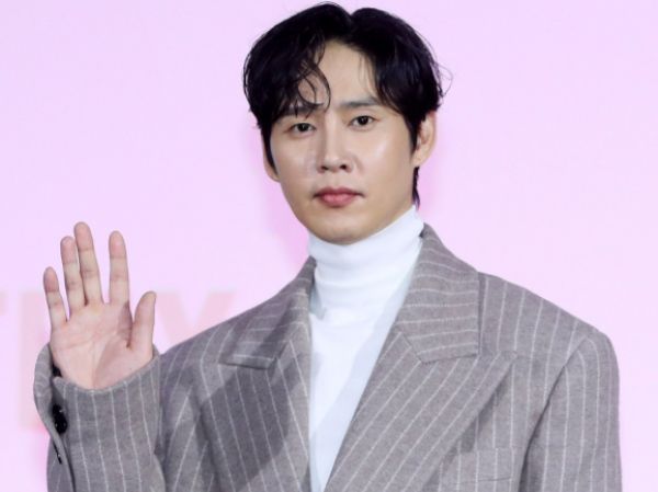 tvN 새 드라마 '폭군의 셰프' 대본 리딩과 테스트 촬영이 취소됐다. 사진은 배우 박성훈이 지난달 9일 오전 서울 중구 동대문디자인플라자(DDP)에서 열린 넷플릭스 시리즈 '오징어 게임' 시즌2 제작발표회에서 포즈를 취하는 모습. /사진=뉴시스