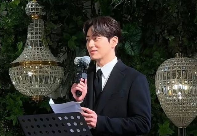 '나의 완벽한 비서'에 출연 중인 배우 이준혁이 한 결혼식장에서 포착됐다. /사진=온라인커뮤니티