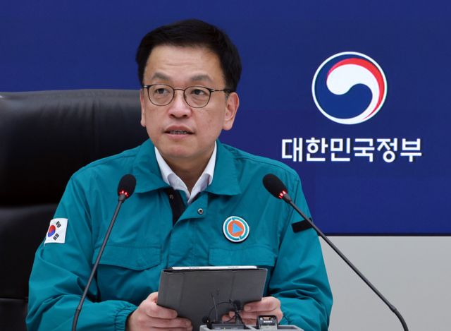 최상목 대통령 권한대행 부총리 겸 기획재정부 장관이 내란 특검법 재의요구권(거부권) 행사와 관련해 고심 중이라고 밝혔다. 사진은 최 권한대행이 지난 20일 정부세종청사에서 열린 '설 연휴 대비 중앙·지방 안전점검회의'를 주재하며 발언하는 모습. /사진=뉴시스(대통령실통신사진기자단)