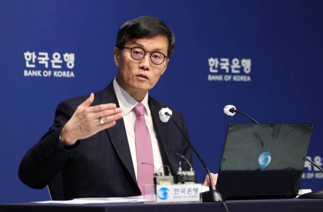이창용 한국은행 총재가 16일 서울 중구 한국은행에서 통화정책방향 기자간담회를 하고 있다./사진=뉴스1