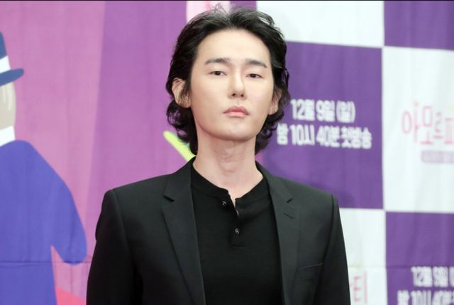 &nbsp;작가 겸 방송인 허지웅이 윤 대통령 구속 후 법원을 습격한 극우 지지자들을 강하게 비판했다. 사진은 서울 마포구 상암동 스탠포드호텔에서 진행된 tvN '아모르파티' 제작발표회에 참석한 허지웅,. /사진=머니투데