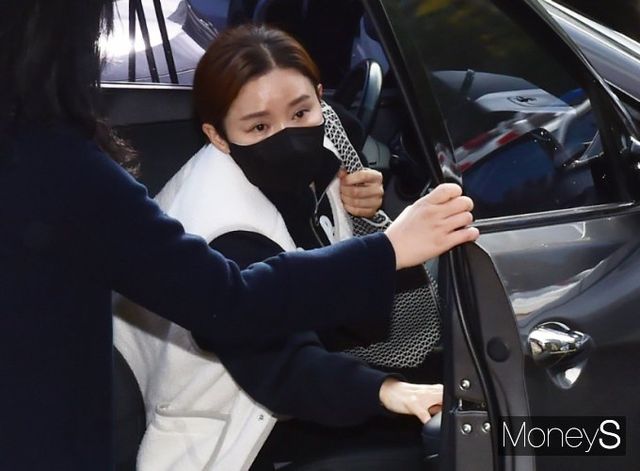 전 펜싱선수 남현희의 근황이 공개됐다. 사진은 지난 2023년 11월 서울 송파구 가락동 송파경찰서에 출석한 전청조 사기 공범 의혹을 받는 펜싱 국가대표 출신 남현희(42). /사진=임한별 기자