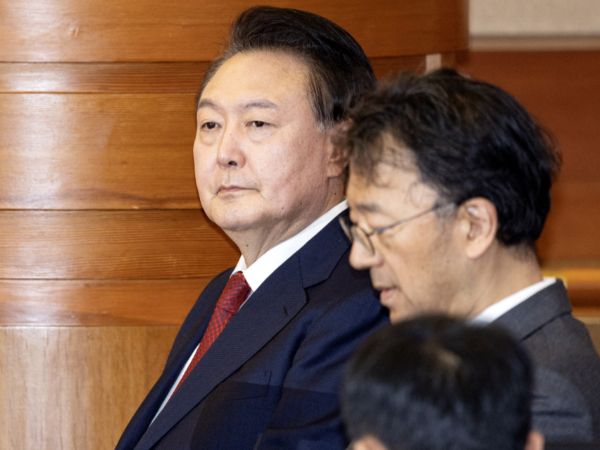 윤석열 대통령이 헌법재판소 탄핵심판 변론기일에서 "자유민주주의 신념이 확고하다"고 밝혔다. 사진은 윤석열 대통령이 21일 서울 종로구 헌법재판소에서 열린 탄핵심판 3차 변론기일에 출석한 모습. /사진=뉴스1(사진공동취재단)