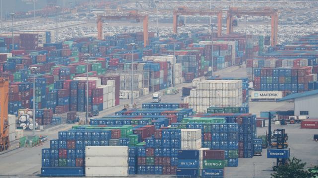 경기 평택시 포승읍 평택항 수출 야적장에 컨테이너들이 쌓여있다. / 사진뉴스1 김영운 기자 