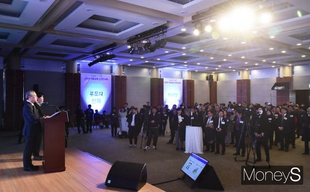 ▲ 신년사 전하는 정근식 서울시교육감