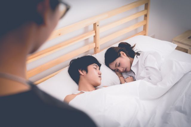 인도 한 남성이 아내의 외도 현장을 목격한 뒤 보인 행동이 논란이 되고 있다. 사진은 기사내용과 무관. /자료사진=이미지투데이