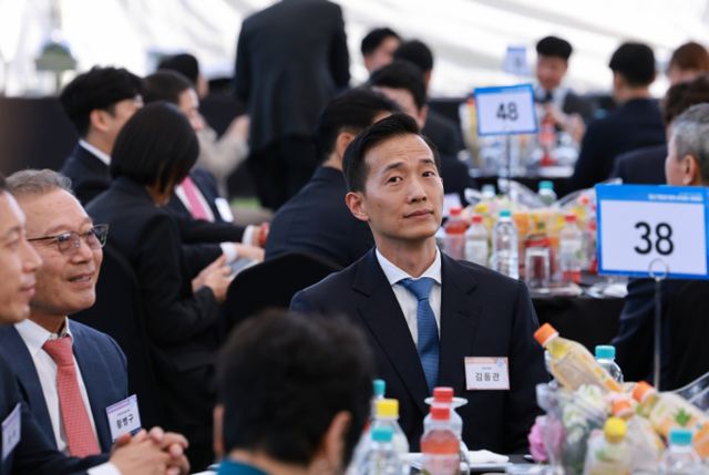 김동관 한화 부회장이 지난해 5월23일 서울 용산 대통령실 잔디마당에서 열린 '2024 대한민국 중소기업인대회'에 참석하고 있다. / 사진=대통령실통신사진기자단 /사진=조수정