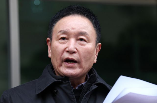 대한축구협회 회장 선거에 출마한 허정무 후보가 정몽규 후보의 연임을 허용한 스포츠공정위에 재조사를 조사를 요청했다. 사진은 22일 오전 서울 종로구 축구회관 앞에서 긴급 기자회견을 하고 있는 허정무 후보의 모습. /사진=뉴스1