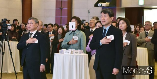 ▲ 내외빈 국민의례