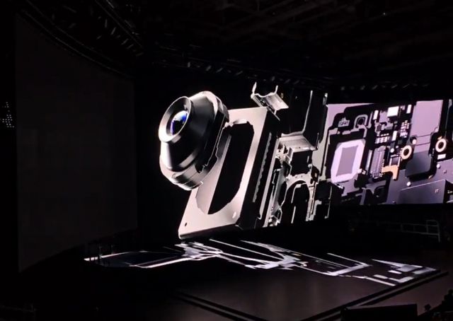 22일(현지시간) 갤럭시 S25 시리즈의 새로운 슬림 모델, '갤럭시 S25 엣지'가 모습을 드러냈다. 사진은 설계도가 다양한 부품의 조립 과정을 거쳐 제품으로 완성되는 모습. /사진=삼성전자