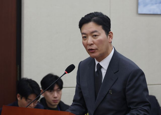 김성훈 대통령경호처 차장이 윤석열 대통령 무력 사용 지시 의혹에 대해 전혀 사실이 아니라며 일축했다. 사진은 김 차장이 22일 서울 여의도 국회에서 열린 제421회 국회(임시회) 윤석열 정부의 비상계엄 선포를 통한 내란 혐의 진상규명 국정조사특별위원회 제5차 전체회의 1차 청문회에 참석한 모습. /사진=뉴시스 