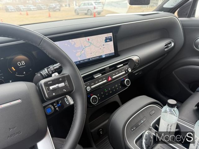 2세대 팰리세이드의 실내는 고급스러운 가구에서 영감을 받아 아늑한 분위기를 연출했다. 동시에 가구 컨셉의 인테리어와 조화되는 파노라믹 커브드 디스플레이를 적용했다. /사진=김서연 기자