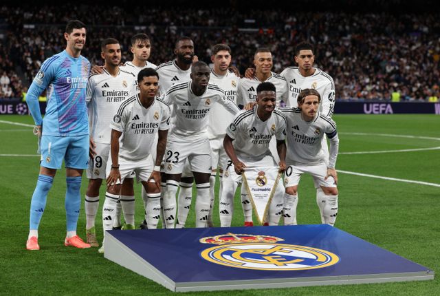 레알 마드리드가 전세계 축구팀 중 최초로 10억유로 이상의 수입을 올렸다. 사진은 2024-25시즌 레알 마드리드 선수단의 모습. /사진=로이터