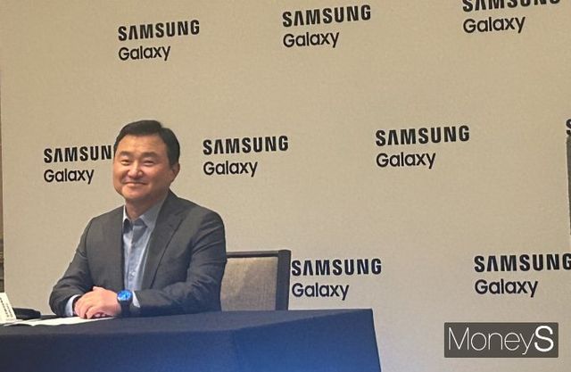 삼성전자는 갤럭시 S25 시리즈를 통해 모바일 AI 경험의 패러다임 변화를 주도하고 전작을 뛰어넘는 판매 성장을 통해 글로벌 1위 위상을 더욱 공고히 할 계획이다. 사진은 22일(현지시간) 미국 새너제이에서 삼성전자 MX사업부장 노태문 사장이 '삼성 갤럭시 언팩 2025' 행사 직후 기자간담회를 진행하고 있는 모습. /사진=김성아 기자