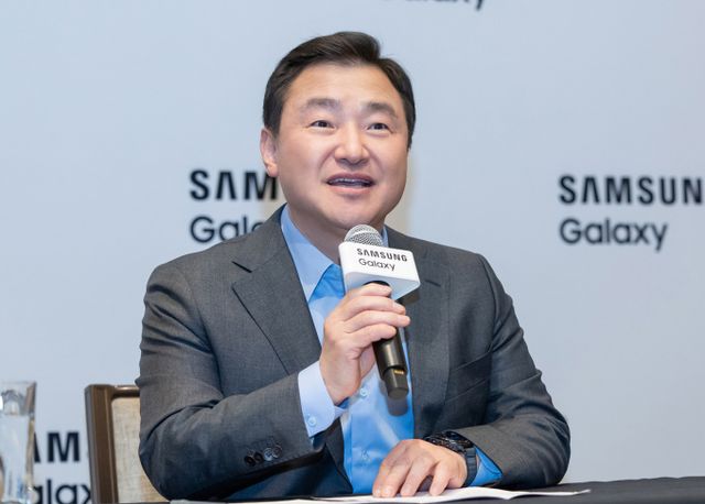  삼성전자는 기존 사용자들을 위한 AI 기능 업그레이드 지원 정책도 발표했다. 사진은 22일(현지시간) 미국 새너제이에서 노태문 삼성전자 MX사업부장이 ‘삼성 갤럭시 언팩 2025’ 행사 직후 국내 기자간담회를 진행하고 있는 모습. /사진=삼성전자 제공 