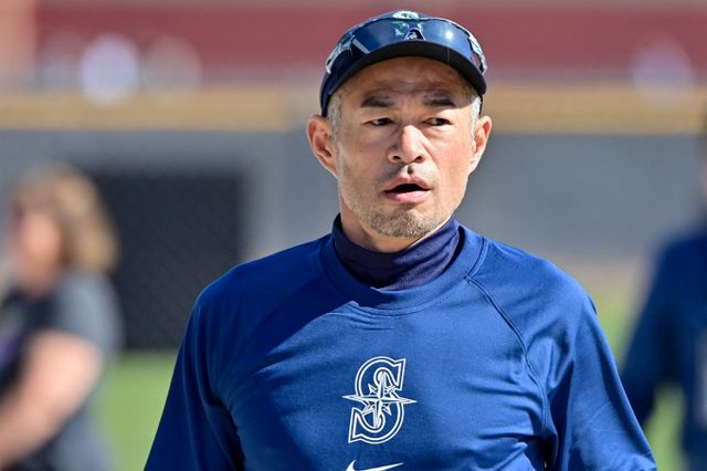스즈키 이치로 전 야구선수가 미국 메이저리그(MLB) 명예의 전당에 올랐다. 사진은 이치로가 지난해 2월15일 미국 애리조나주 피오리아 스포츠 컴플렉스에서 열린 스프링 트레이닝을 지켜보는 모습. /사진=로이터