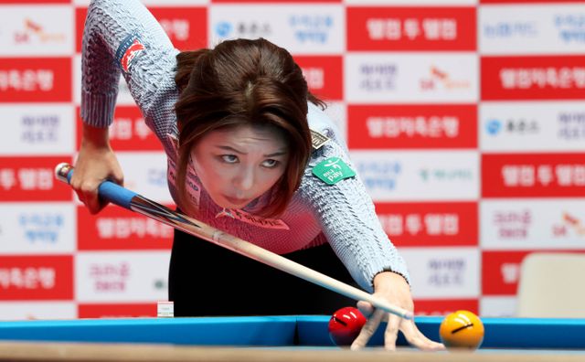 LPBA 64강 일정이 마무리됐고 김가영 등 전통 강호들이 32강에 진출했다. 사진은 지난 23일 경기 고양킨텍스 PBA스타디움에서 열린 LPBA 32강 경기에 나선 김가영의 모습. /사진=프로당구협회(PBA) 제공