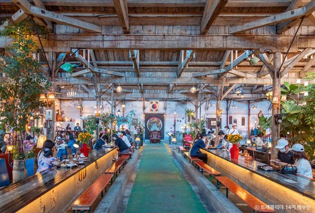 옛 방직공장을 개조한 카페 조양방직 실내 전경. /사진=한국관광공사