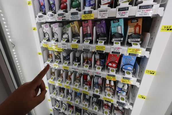 지난해 5월13일 서울 시내의 한 전자담배 가게에서 액상 담배를 판매하고 있다. 사진은 기사 내용과 직접적인 관련이 없음 /사진=뉴시스 