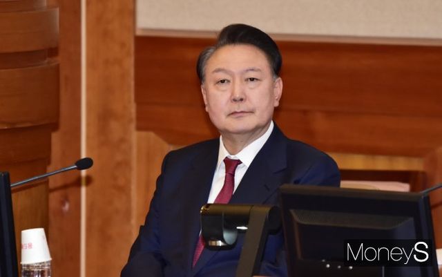 검찰이 12·3 비상계엄 사태와 관련해 윤석열 대통령을 내란 우두머리 혐의로 구속 상태로 재판에 넘겼다. 사진은 윤 대통령이 헌법재판소에 출석한 모습. /사진=임한별(머니S)