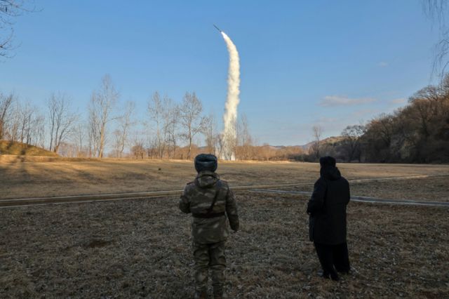 북한 미사일총국이 지난 25일 해상(수중) 대 지상 전략순항유도무기 시험발사를 진행했다고 노동당 기관지 노동신문이 26일 보도했다. 김정은 국무위원장도 현장에서 참관했다. /사진=뉴스1