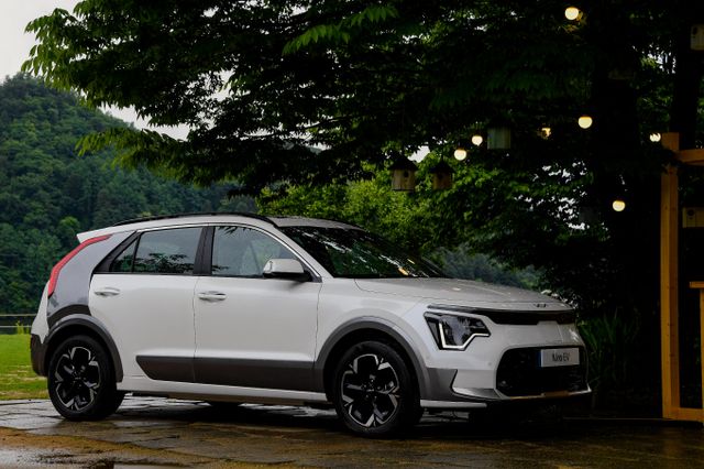 미국 도로교통안전국(NHTSA)은 배선 손상으로 안전띠와 에어백이 제대로 작동하지 않을 수 있다며 니로 차량 8만255대를 리콜하기로 했다. 사진은 기아 니로 EV. /사진=기아