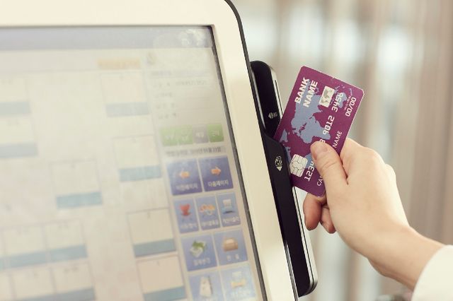 은행·보험·저축은행·카드 등 금융회사의 대출 상환 만기가 설 연휴 중 도래하는 경우에는 연체이자 없이 만기가 31일로 자동 연장된다./사진=이미지투데이