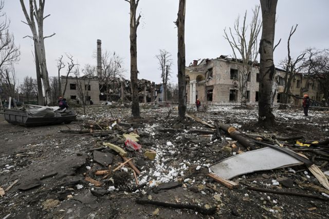 러시아가 우크라이나 전장에서 사용하는 탄약의 60%를 북한이 공급하고 있다는 주장이 나왔다. 사진은 우크라이나 자포리자에서 러시아 군의 미사일 포격을 받아 쑥대밭이 된 건물. /사진=로이터