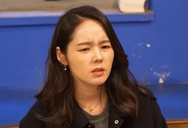 떡볶이 투어에 나선 한가인./사진=한가인 유튜브 채널 영상 캡처