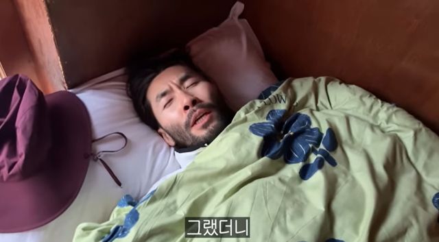 방송인 노홍철이 히말라야 등반 중 고산병으로 실신한 모습을 유튜브 채널을 통해 알렸다. /사진=유튜브 채널 '노홍철' 캡처